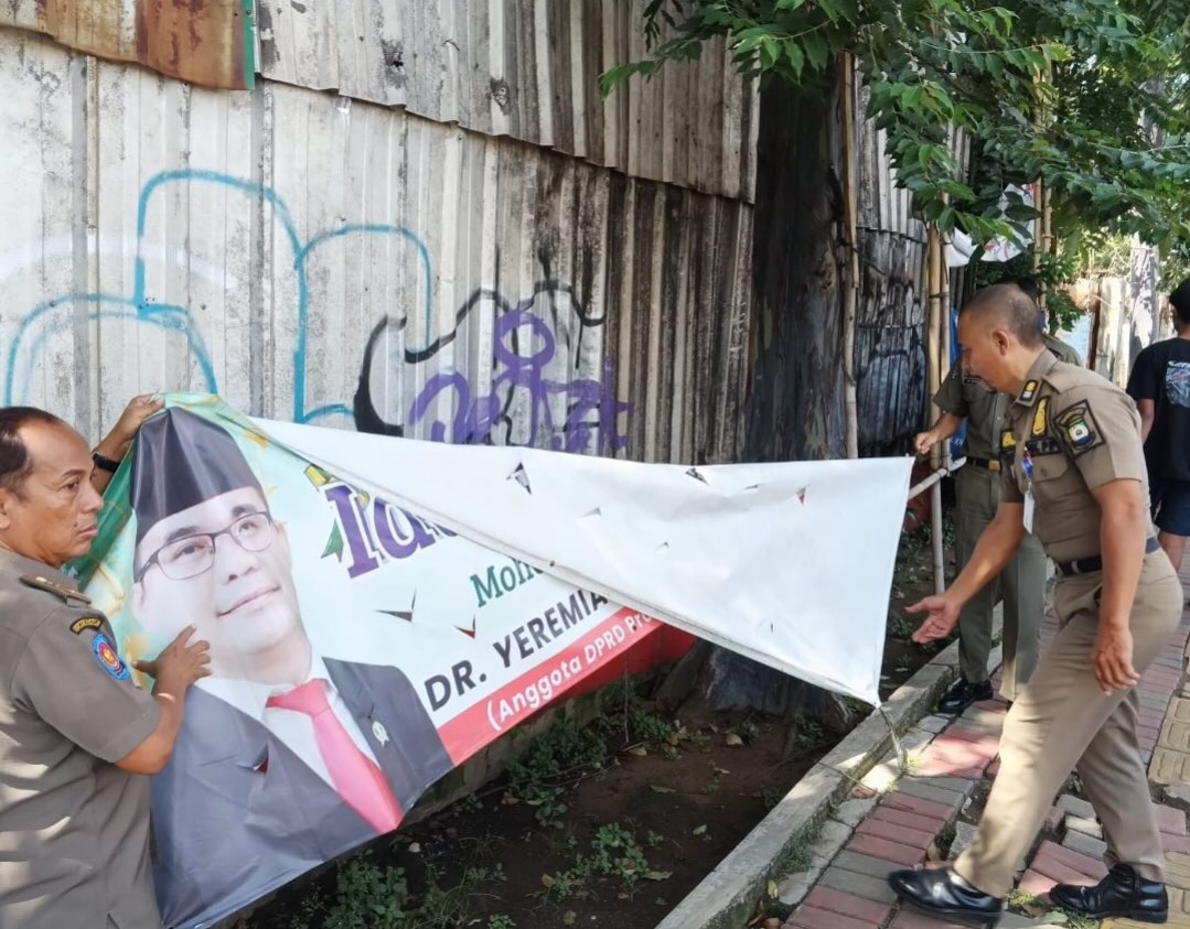 jaga-estetika-kota-satpol-pp-kota-tangerang-gencarkan-penertiban-spanduk-liar-di-jalanan-protokol