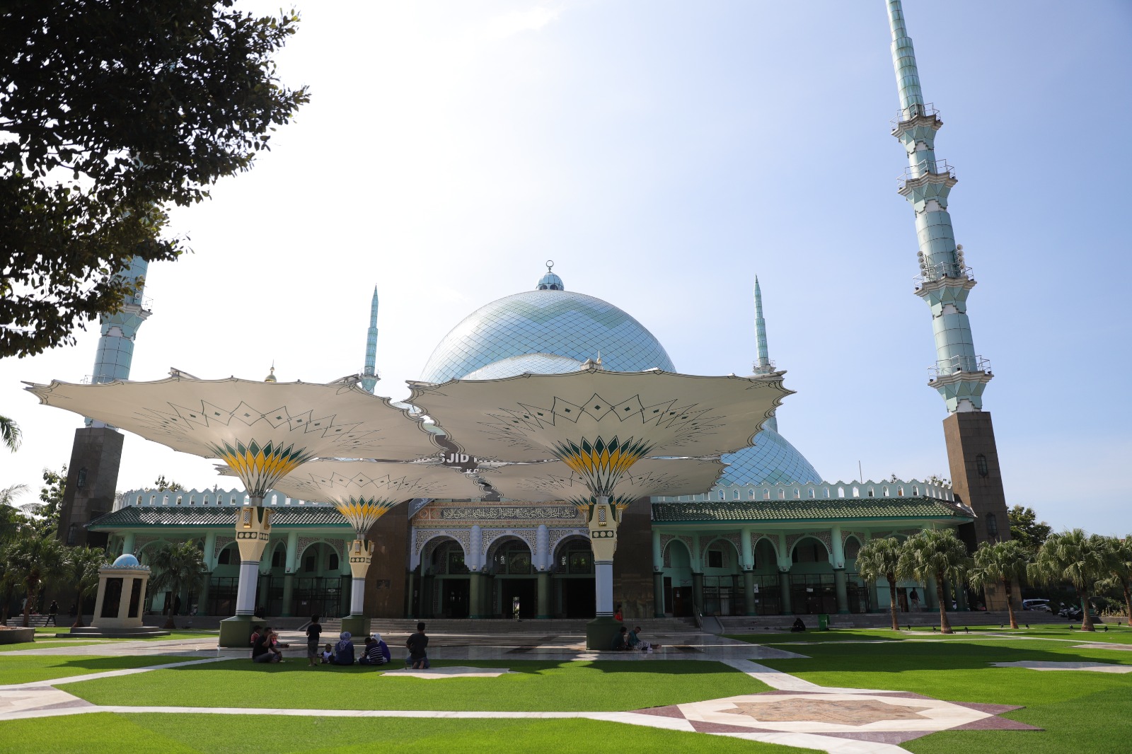 persiapan-100-persen-ribuan-jemaah-diprediksi-hadiri-salat-iduladha-di-masjid-raya-al-a-zhom-kota-tangerang