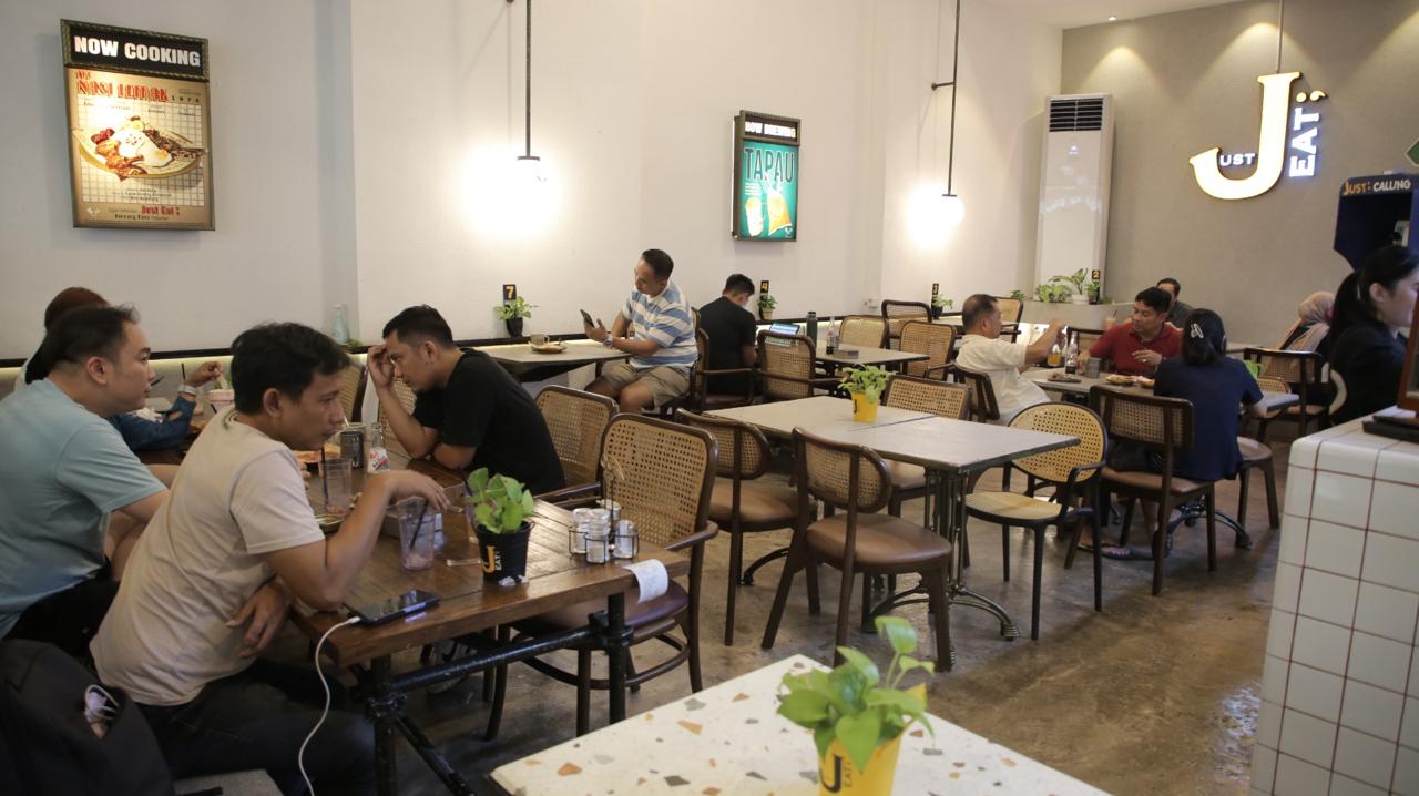 IMG-just-eat-kota-tangerang-warkop-modern-dengan-konsep-kekinian