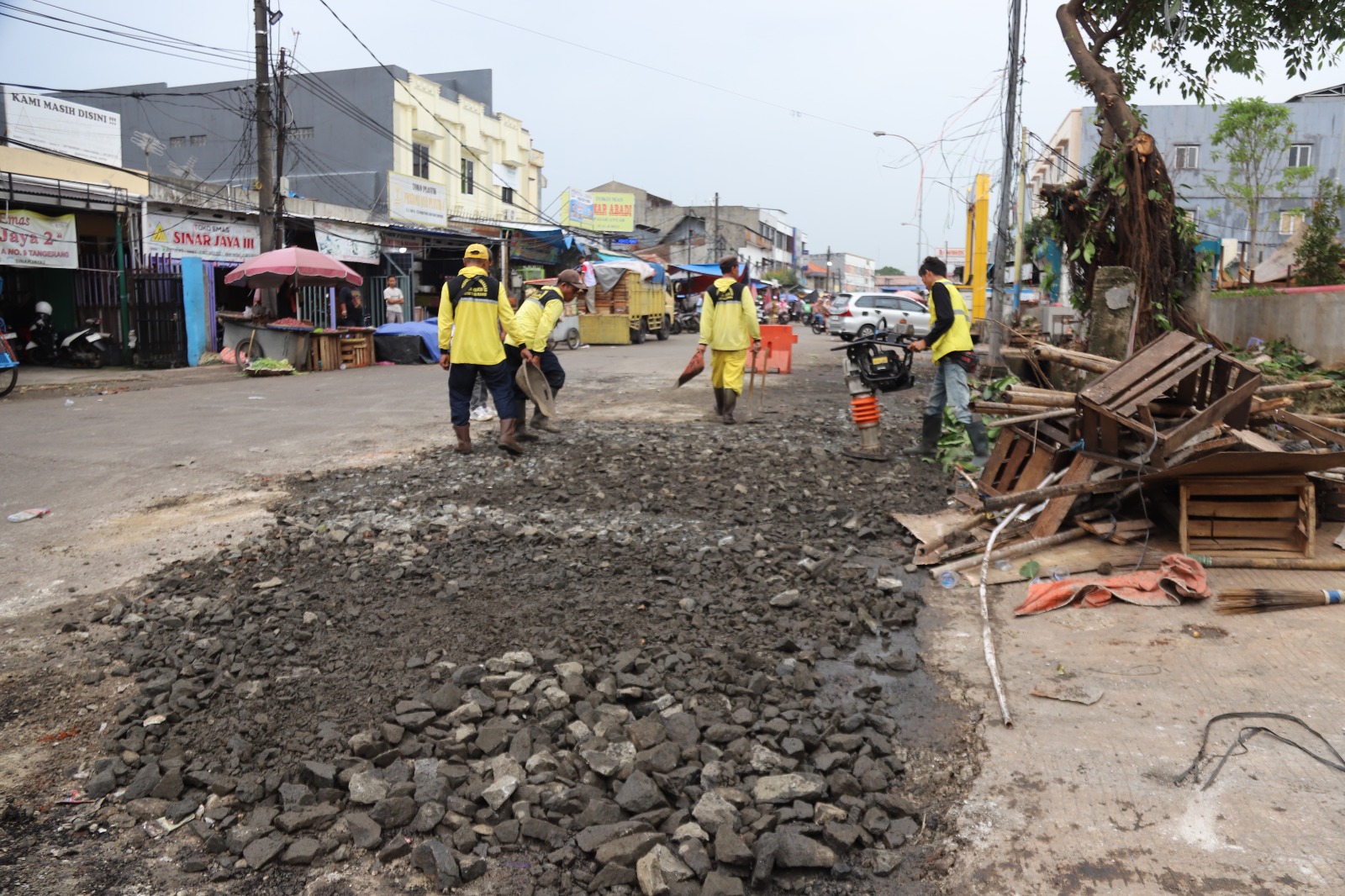 pengaspalan-jalan-penunjang-pasar-anyar-kota-tangerang-mulai-dilakukan