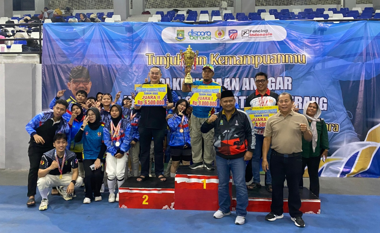 kontingen-kota-tangerang-sukses-raih-juara-umum-kejuaraan-anggar-piala-wali-kota-2025