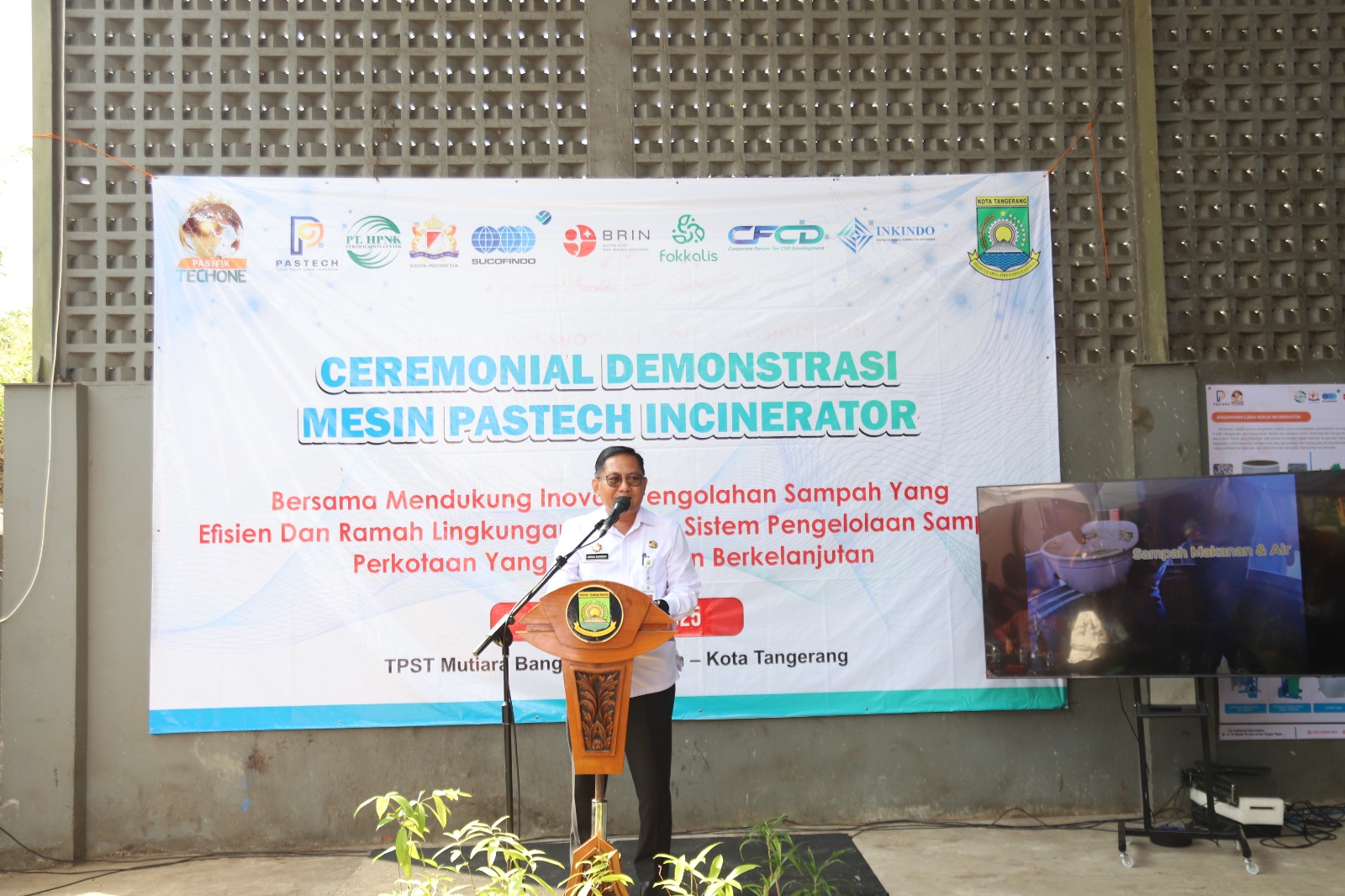 IMG-pemkot-tangerang-lakukan-uji-coba-pengolahan-sampah-dengan-incinerator-di-tps3r-mutiara-bangsa