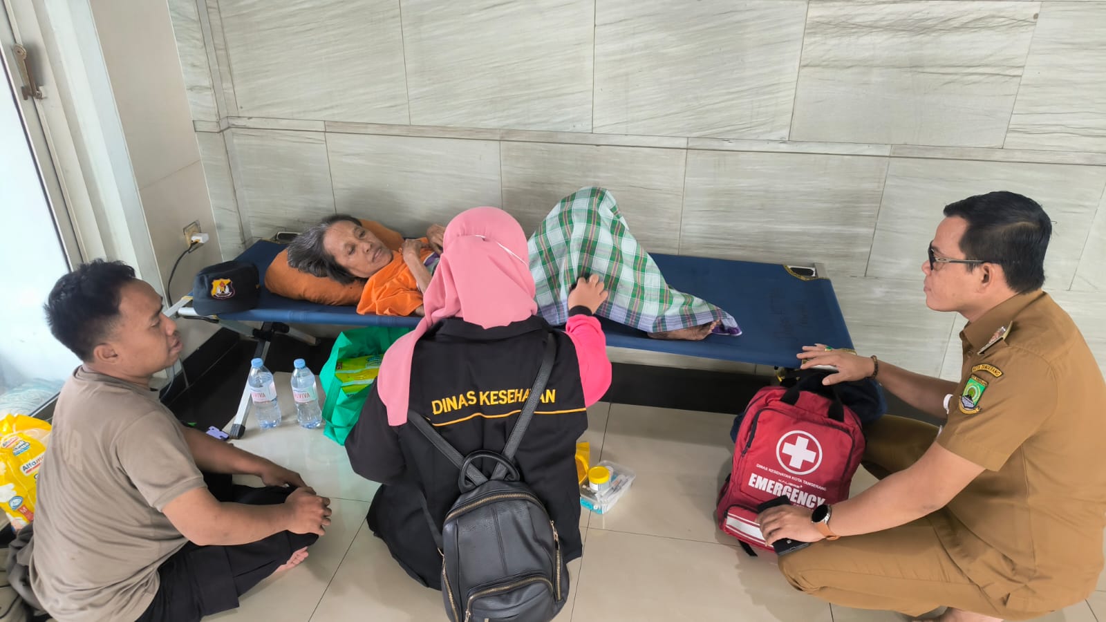 tanggap-darurat-banjir-pemkot-tangerang-dirikan-11-posko-kesehatan-di-lokasi-terdampak