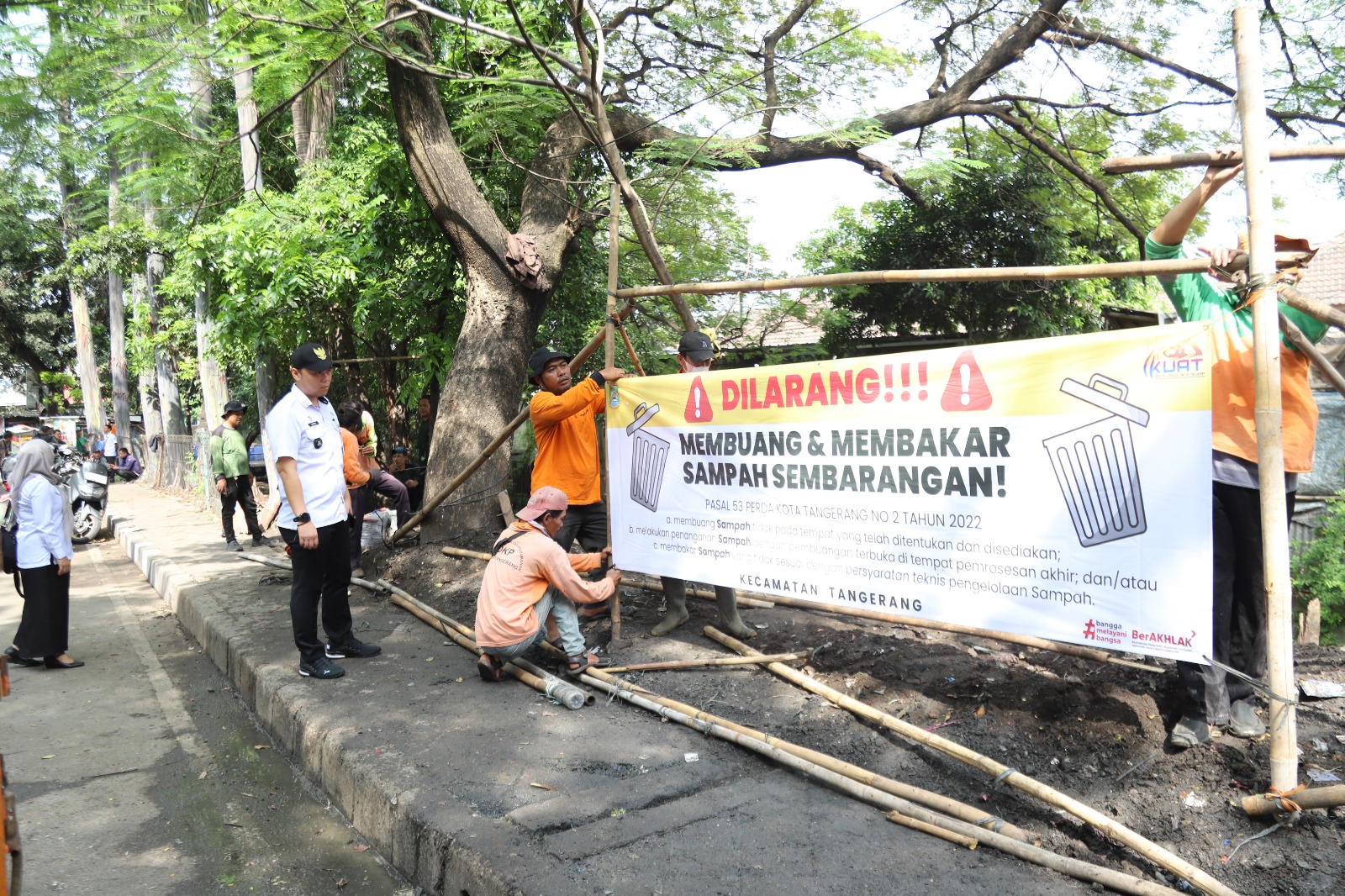 pemkot-tangerang-tutup-tps-liar-di-jalan-taman-makan-pahlawan-taruna-sukasari