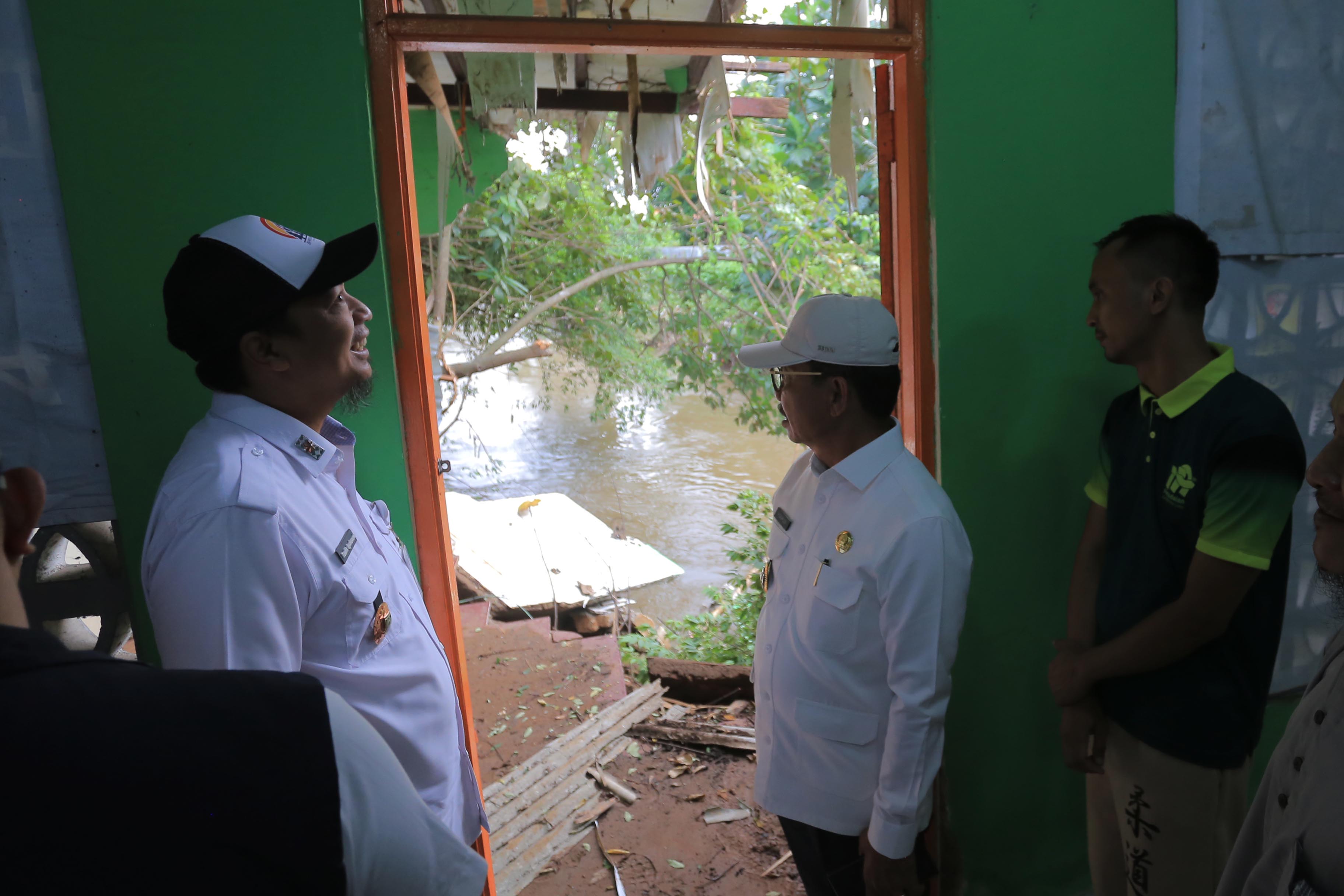 pemkot-perbaiki-turap-sachrudin-mudah-mudahan-ke-depan-situasi-membaik