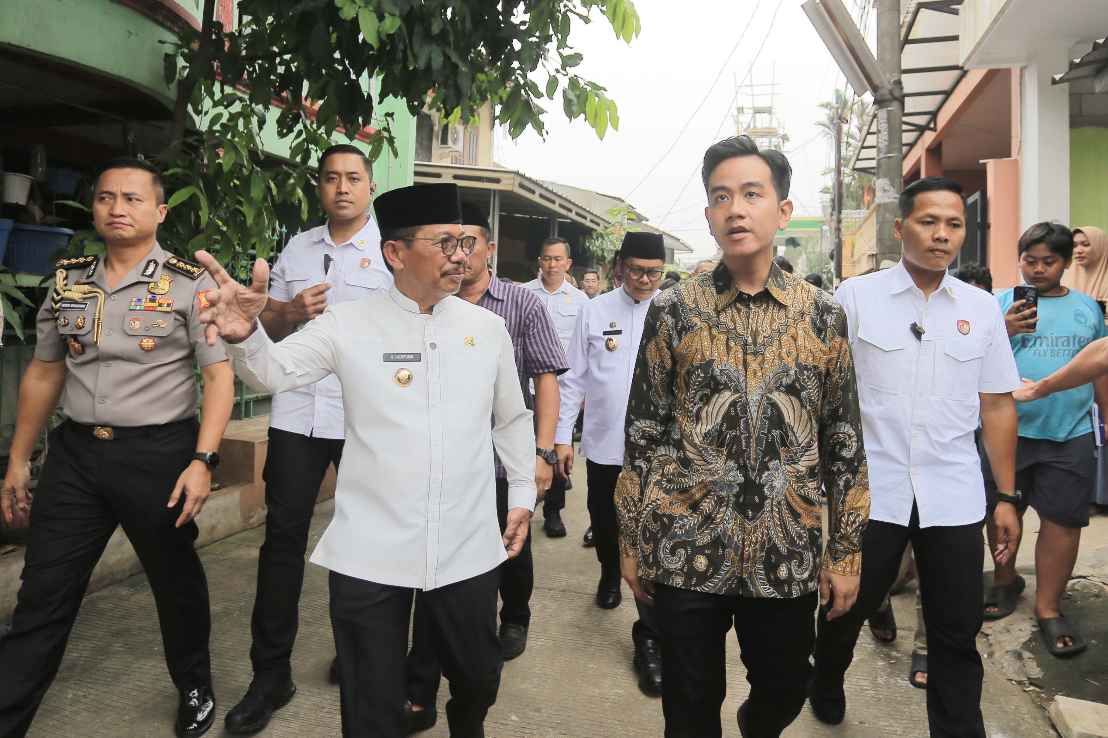 pasca-banjir-gibran-tinjau-ciledug-indah-sachrudin-semoga-hadirkan-solusi-konkret-bagi-masyarakat