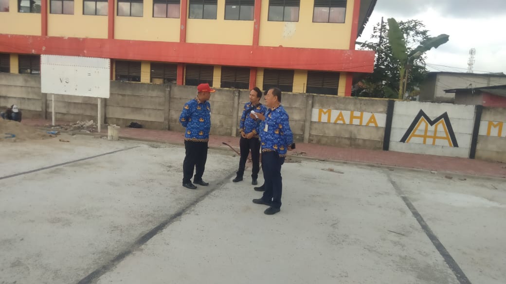 tingkatkan-fasilitas-olahraga-pemasangan-rumput-sintetis-stadion-mini-cipondoh-kota-tangerang-mulai-berjalan