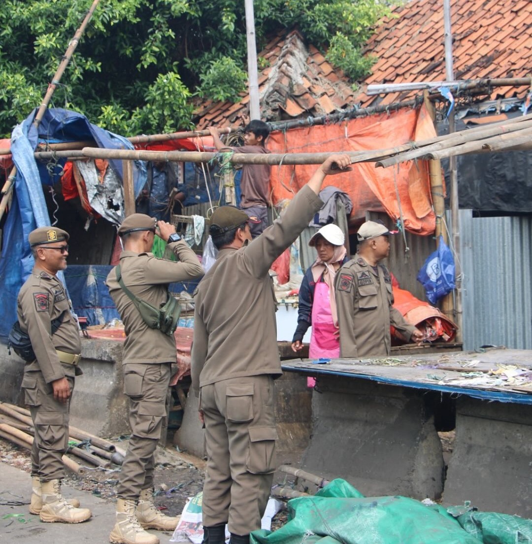 satpol-pp-kota-tangerang-kembali-tertibkan-pkl-di-kawasan-pasar-anyar
