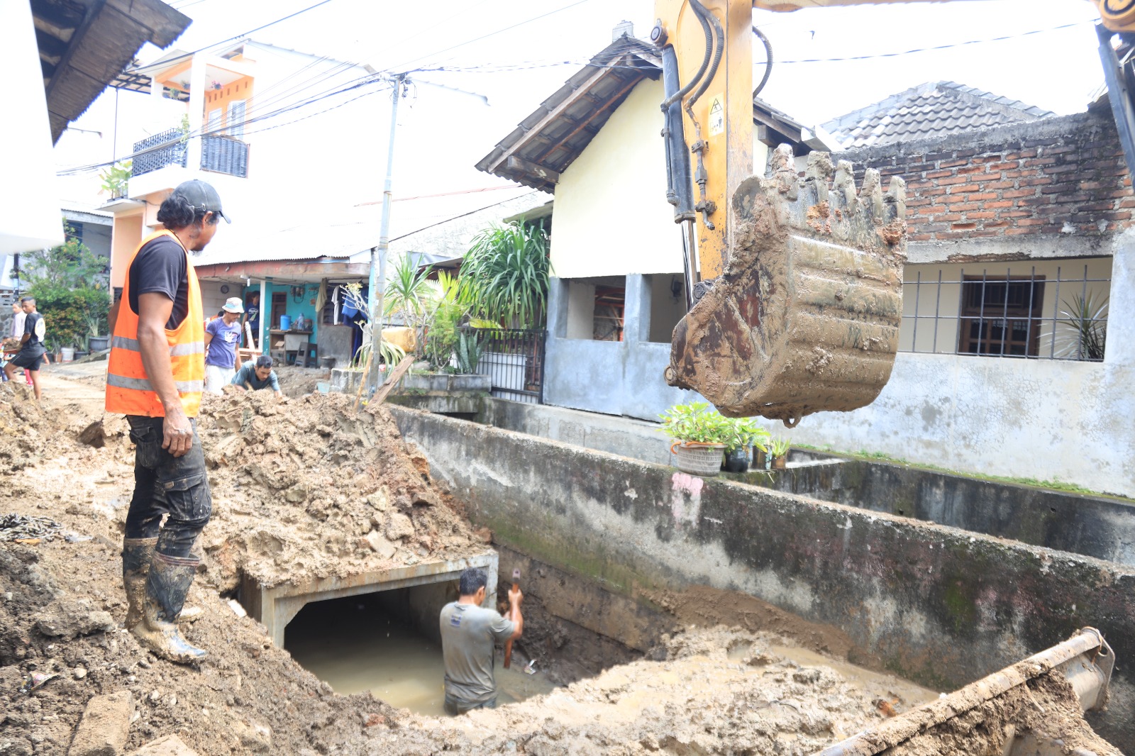 atasi-genangan-pemkot-tangerang-bangun-tiga-titik-drainase-baru-di-kelurahan-larangan-utara