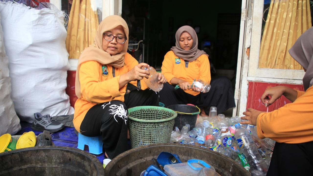 melihat-lebih-dekat-bank-sampah-meranti-kota-tangerang-dari-panggilan-hati-jadi-peluang-ekonomi