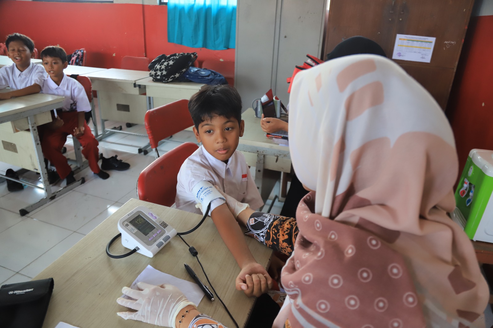 cek-kesehatan-gratis-pelajar-di-kedaung-wetan-kota-tangerang-sasar-7-408-siswa