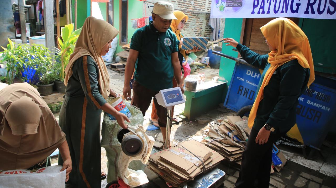 inovasi-bank-sampah-patung-rusa-karawaci-kota-tangerang-ubah-puing-sampah-jadi-tabungan-logam-mulia