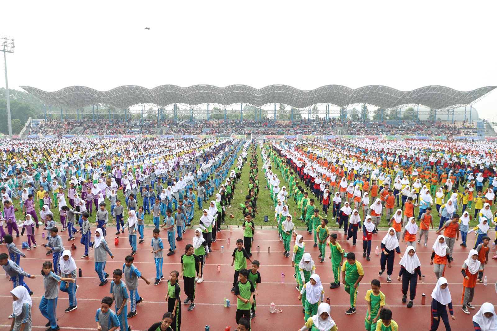 IMG-semarak-hut-ke-80-republik-indonesia-10-ribu-pelajar-kota-tangerang-ikuti-senam-anak-indonesia-hebat