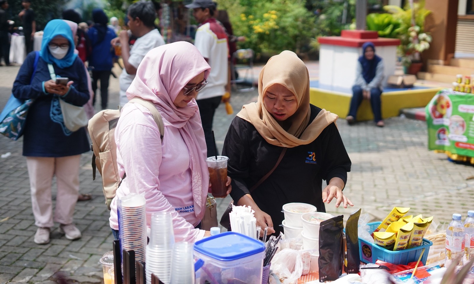 IMG-gaungkan-semangat-kemerdekaan-kelurahan-larangan-indah-kota-tangerang-dan-kkn-umt-gelar-turnamen-sampai-bazar-umkm