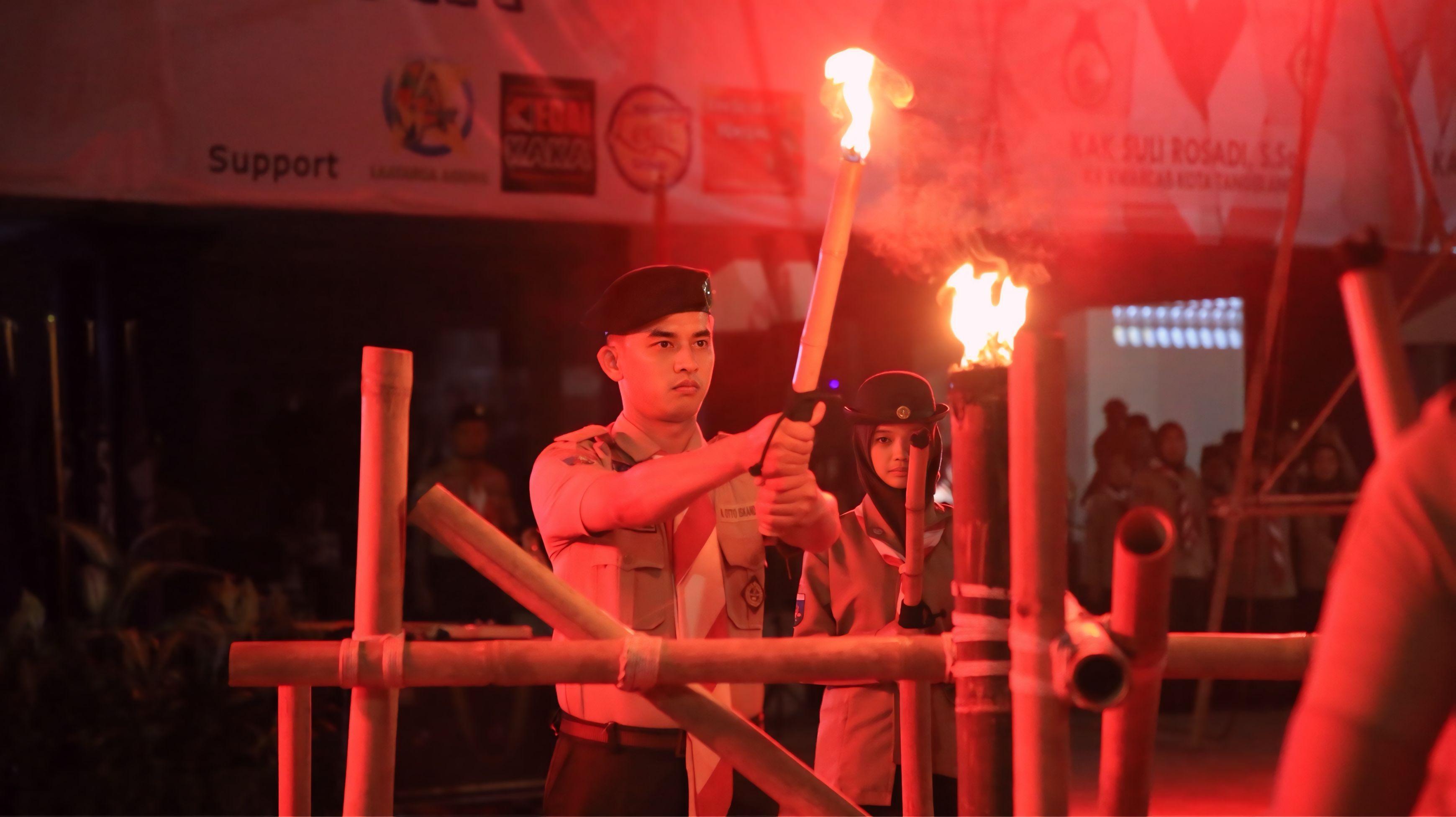 tradisi-hari-pramuka-ratusan-anggota-pramuka-kota-tangerang-jalani-malam-renungan-secara-khidmat
