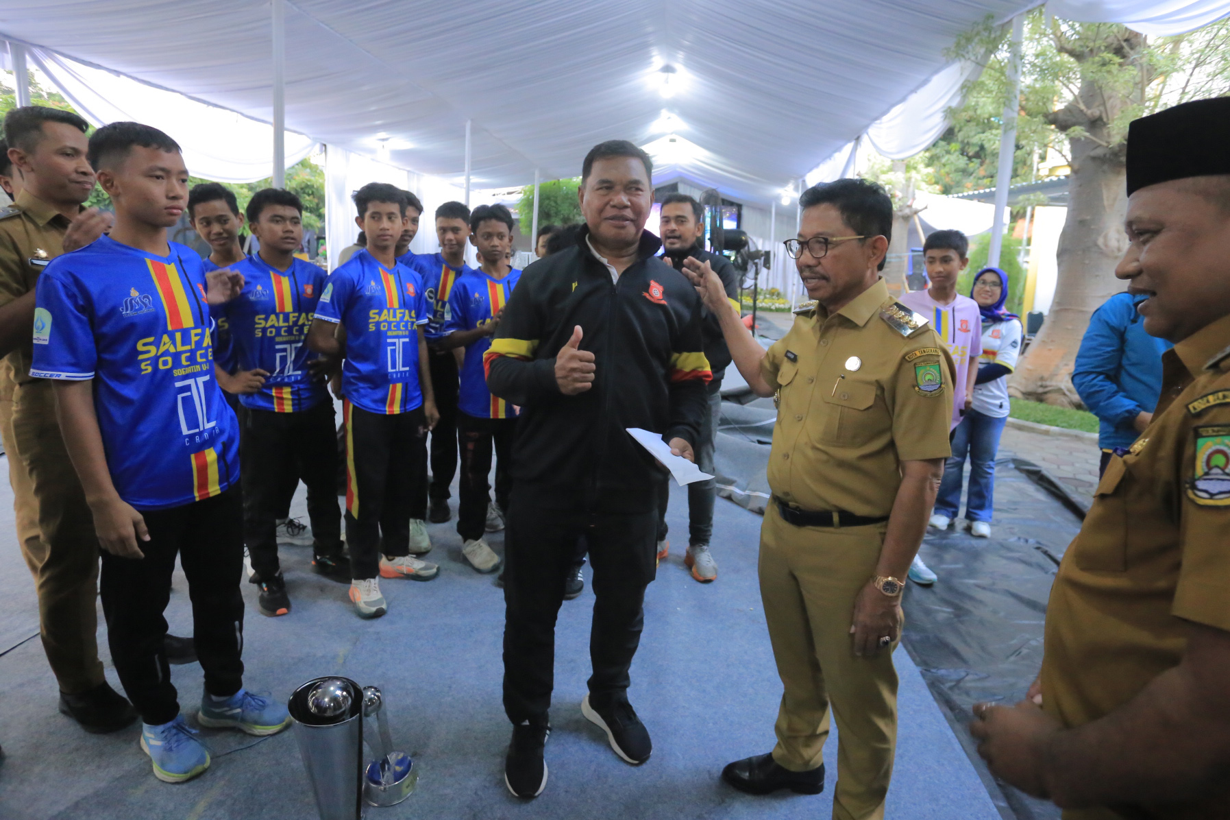 wali-kota-tangerang-lepas-35-pemain-ssb-salfas-soccer-u-13-berlaga-di-piala-soeratin-nasional
