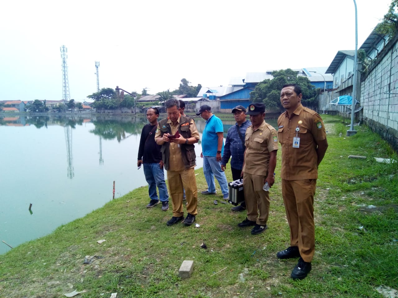 dlh-kota-tangerang-ambil-langkah-responsif-terkait-laporan-warga-di-bantaran-situ-cangkring