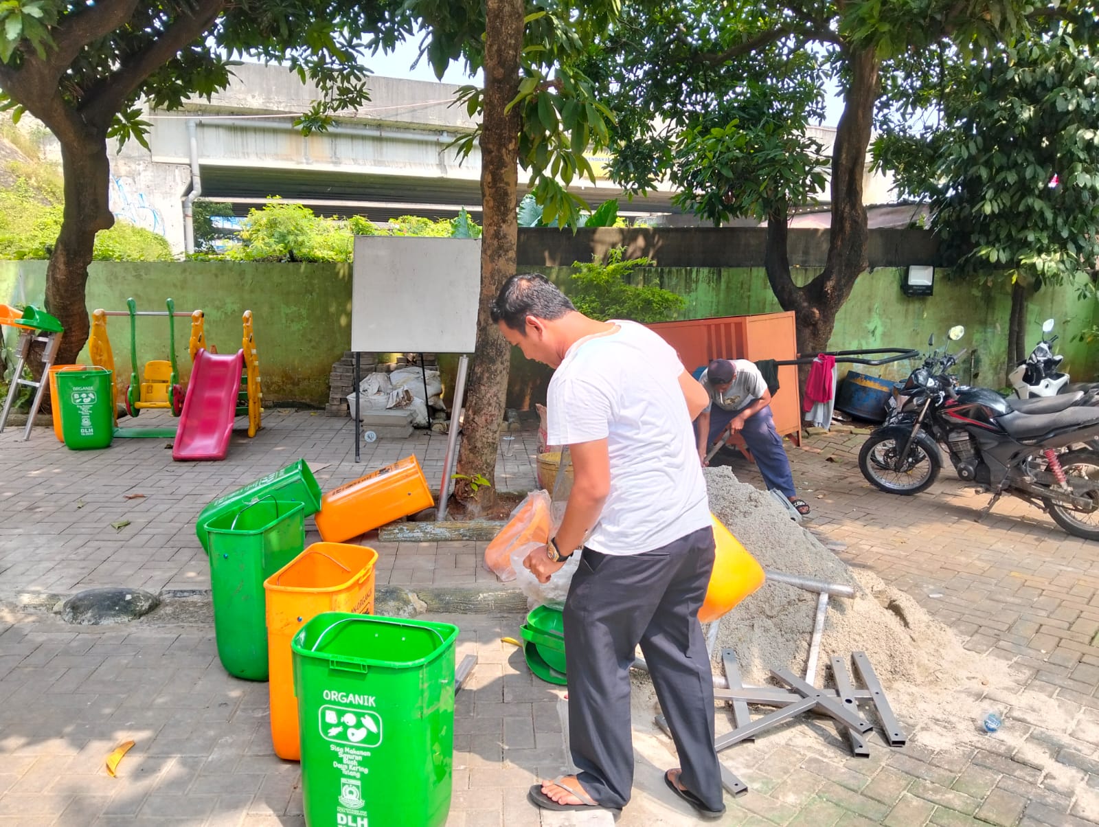 kelurahan-batu-jaya-kota-tangerang-kerja-bakti-massal-sambut-lomba-kelurahan-sehat-nasional