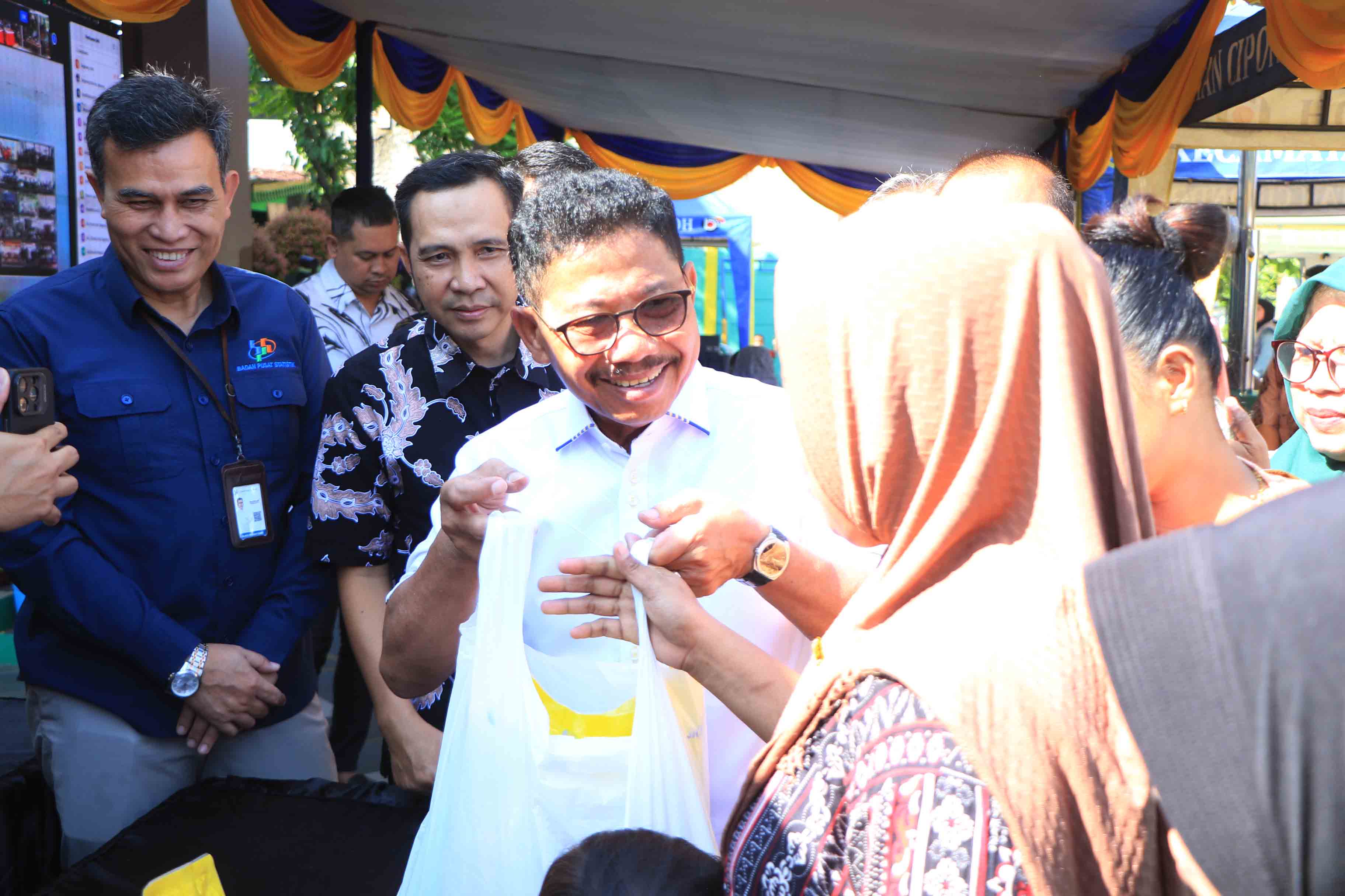 gpm-nasional-pemkot-salurkan-16-ton-beras-sachrudin-bukti-pemerintah-hadir-untuk-warga